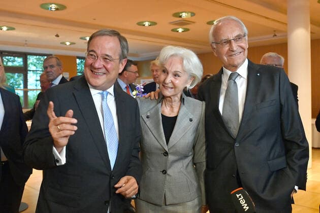 f r Edmund STOIBER with wife Karin and Armin LASCHET CDU Birthday celebration of the CSU honorary chairman Dr Edmund Stoiber on his 80th birthday on 01 10 2021 at the Hanns Seidel Foundation in Munich