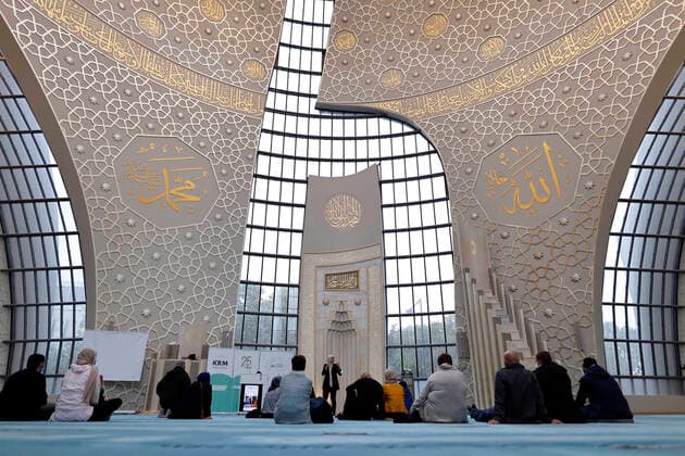 Interior view of the mosque during the open mosque day at the DITIB central mosque in Ehrenfeld Cologne, 03 10 2021 Foto:xC.xHardtx xFuturexImage