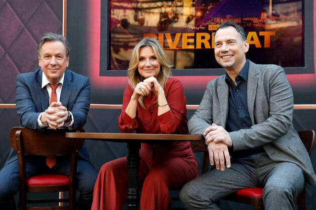 Jörg Kachelmann, Kim Fisher and Sebastian Fitzek at the press event for the MDR rbb talk show Riverboat in the Riverboat backdrop in the Media Garden of Media City Leipzig Leipzig, 08 10 2021 Foto:xR.xStoffelsx xFuturexImage