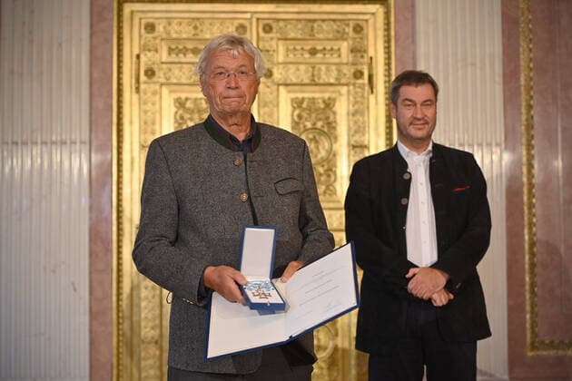 The cabaret artist Gerhard POLT receives the Bavarian Order of Merit and the award certificate from Markus SOEDER, State Premier of Bavaria and Chairman of the CSU, at the Prinz Carl Palais in Munich on 18 10 2021.