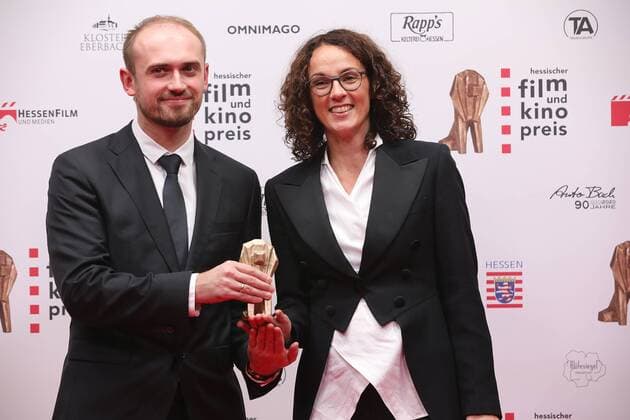 22 10 2021 Offenbach, Capirol 32 Hessian Film and Cinema Award winner director Aliaksei Paluyan and Hesses Minister of the Arts Angela Dorn emspor, DFL regulations prohibit any use of photographs as image sequences and or quasi video HP