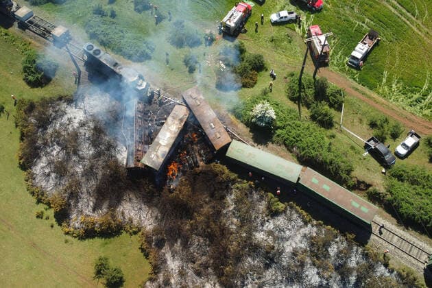 Victoria, 2 November 2021 An arson attack was recorded during the morning of Tuesday in the South Macrozone, affecting a freight train. The service is suspended between Victoria and Temuco Mario Quilodran Aton Chile, Victoria Chile Aton 556524  Copyright: MARIOxQUILODRAN ATONCHILE