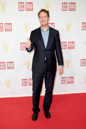The Golden Steering Wheel 2021 Ola Källenius Chairman of the Board of Management Daimler AG on the red carpet at the Golden Steering Wheel award ceremony in the Axel Springer Tower in Berlin Copyright: xEventpressxGolejewskix