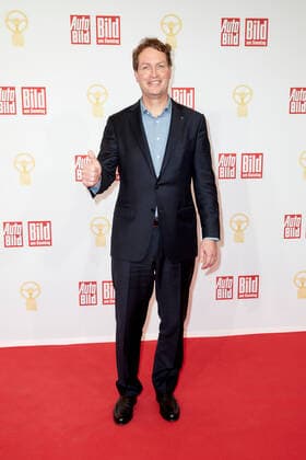 The Golden Steering Wheel 2021 Ola Källenius Chairman of the Board of Management Daimler AG on the red carpet at the Golden Steering Wheel award ceremony in the Axel Springer Tower in Berlin Copyright: xEventpressxGolejewskix