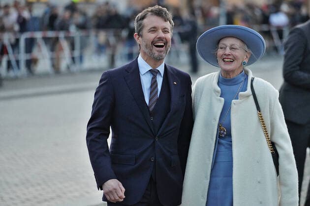 Queen of the Kingdom of Denmark, Margrethe II and Crown Prince Frederik walking through the Brandenburg Gate 10 11 2021 Queen of the Kingdom of Denmark, Margrethe II and Crown Prince Frederik walking through the Brandenburg Gate Berlin Brandenburg Gate Berlin GER