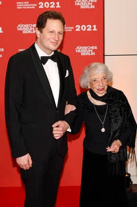 Georg Friedrich Ferdinand Prince of Prussia and Margot Friedländer at the presentation of the Prize for Understanding and Tolerance in the Glass Courtyard of the Jewish Museum Berlin, 13 11 2021 Foto:xJ.xMWx xFuturexImage