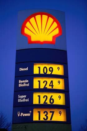 Fuel prices at a Shell gas station, from 2006, Hamburg, Germany, Europe Copyright: imageBROKER/AndixStreber iblams07165712