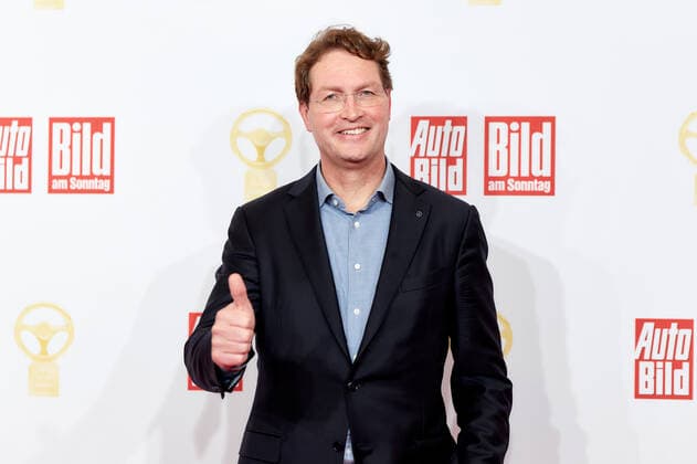 The Golden Steering Wheel 2021 Ola Källenius Chairman of the Board of Management Daimler AG on the red carpet at the Golden Steering Wheel award ceremony in the Axel Springer Tower in Berlin Copyright: xEventpressxGolejewskix