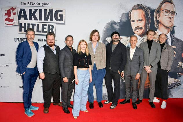 Wolfgang Groos, Tristan Seith, Moritz Bleibtreu, Sinje Irslinger, Lars Eidinger, Tobi Baumann, Richard Sammel, Lukas T Sperber and guest at the premiere of the RTL series Faking Hitler at the Delphi Filmpalast Berlin, 17 11 2021 Foto:xF.xKernx xFuturexImage