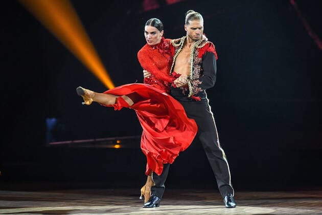 18 11 2021, xlakx, entertainment dancing, Let s Dance Die Live Tour emspor, v l Renata Lusin and Rurik Gislason at Let s Dance Die Live Tour 2021 at Mercedes Benz Arena Berlin Berlin.