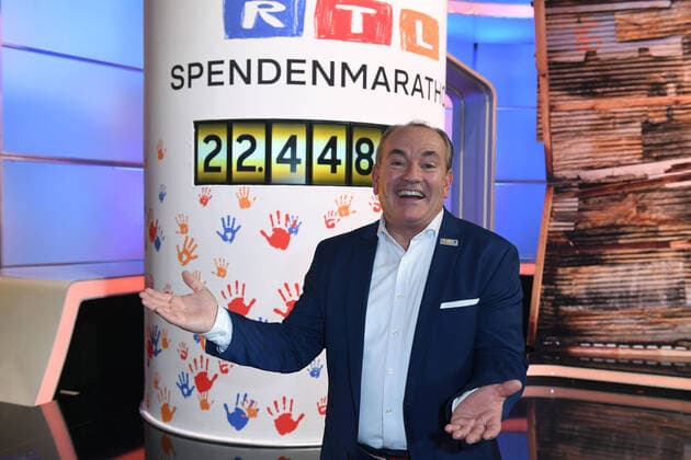 RTL Spendenmarathon 2021 on 19 11 2021 at EMG Studio 8 in Hürth Wolfram Kons presents the final score EUR 22 448 676 at the RTL Spendenmarathon 2021 on 19 11 2021 at EMG Studio 8 in Hürth xRx