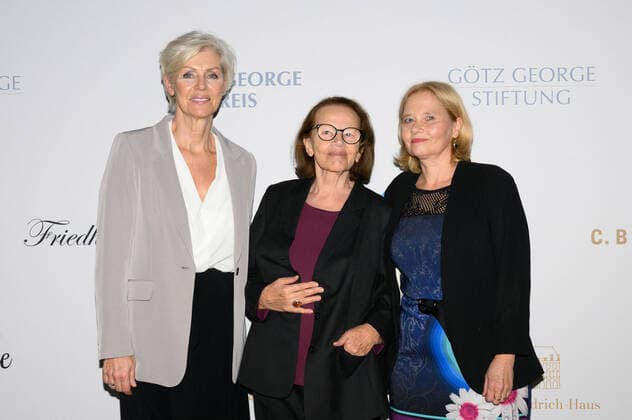 Berlin GER, Berlin, 21 11 21, Goetz George Prize 4 Red Carpet v l Marika George, Gudrun Ritter Prize winner, Franziska Ritter, Goetz George Prize 4 Red Carpet, Kaiserin Friedrich Haus, 21 11 21, Copyright: xUwexKoch Eibner-Pressefotox EP_UKH
