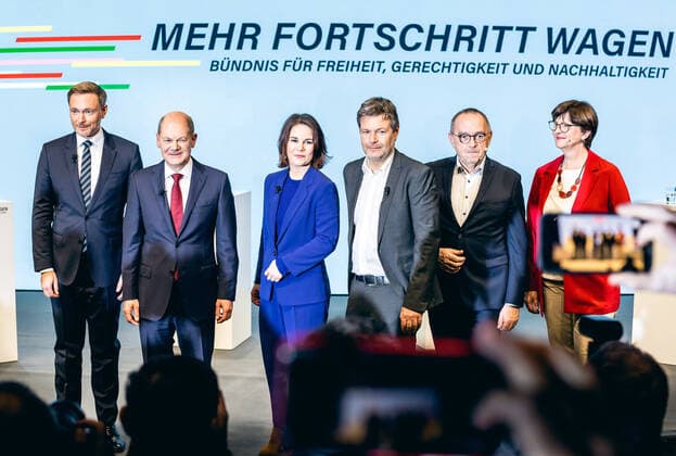 Christian Lindner FDP , Olaf Scholz SPD , Annalena Baerbock Buendnis 90 Die Gruenen , Robert Habeck Buendnis 90 Die Gruenen , Norbert Walter Borjans SPD and Saskia Esken SPD f l n r during the presentation of the coalition agreement in Berlin, 24 11 2021 Berlin Germany Copyright: xXanderxHeinl photothek.dex