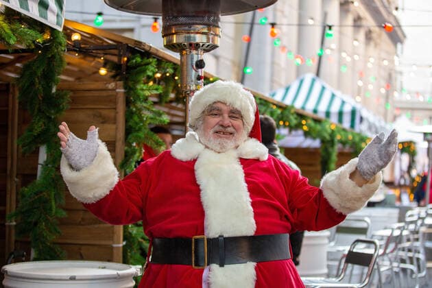 November 25, 2021, London, United Kingdom: Santa is welcoming visitors at Novikov™s Mayfair Christmas Market, at Mayfair Place which will become pedestrian only for 3 days. London United Kingdom - ZUMAs197 20211125_zaa_s197_091 Copyright: xPietroxRecchiax