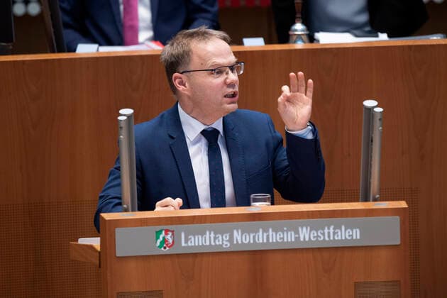 Dr Christian BLEX, AfD faction, during his speech debate on the topic ,,Law on the adoption of the budget of the state of North Rhine-Westphalia for the budget year 2022 Budget Law 2022 ,, 151 Session of the State Parliament of North Rhine-Westphalia, in the State Parliament of North Rhine-Westphalia NRW, Duesseldorf on 24 11 2021,