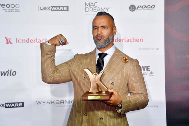 Patrick Esume at the 17 Kinderlachen Gala 2021 in the Goldsaal of the Westfalenhallen Dortmund, 27 11 2021 Foto:xN.xKubelkax xFuturexImage