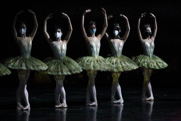 Dancers during the photo rehearsal for Don Quixote at the Deutsche Oper Berlin, 1 December 2021 Staatsballett Berlin Choreography and production Victor Ullate Music Ludwig Minkus Stage and costumes Roberta Guidi di Bagno Premiere is on 3 December 2021 Blocking period Photo release from 3 December 2021, 7 30 pm Staatsballett Berlin Don Quixote