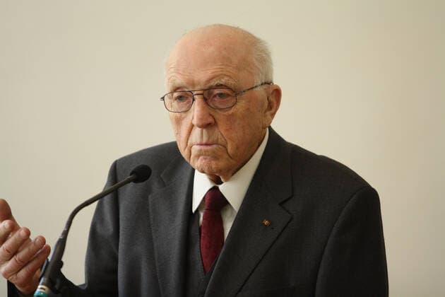 Empfang für den ehemaligen Bayerischen Innenminister Bruno Merk aus Anlass seines 90. Geburtstags. Bruno Merk bedankt sich mit einer Rede für den Empfang. Am 17.04.2012 wurde der ehemalige bayerische CSU-Politiker und Innenminister Bruno Merk im Bayerischen Innenministerium in München mit einem Empfang aus Anlass seines 90. Geburtstags geehrt. Nachtrag: Bruno Merk ist am 13.03.2013 in Günzburg gestorben. - Bruno Merk speaks words of thanks for the reception. On April 17th, 2012, the former Bavarian CSU politician and Interior Minister Bruno Merk was honored at the Bavarian Interior Ministry in Munich, Germany, with a reception on the occasion of his 90th birthday. Addendum: Bruno Merk died on March 13, 2013 in Guenzburg, Germany. MÃ Copyright: xMichaelxLucanxxxaal.photox