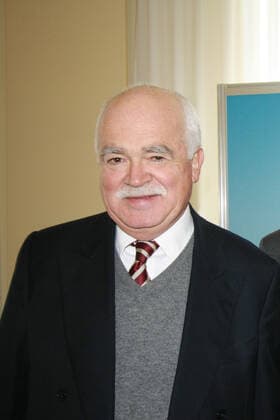 Empfang für den ehemaligen Bayerischen Innenminister Bruno Merk aus Anlass seines 90. Geburtstags. Dr. Peter Gauweiler (CSU) Am 17.04.2012 wurde der ehemalige bayerische CSU-Politiker und Innenminister Bruno Merk im Bayerischen Innenministerium in München mit einem Empfang aus Anlass seines 90. Geburtstags geehrt. Nachtrag: Bruno Merk ist am 13.03.2013 in Günzburg gestorben. - Dr. Peter Gauweiler (CSU) before the start of the event. On April 17th, 2012, the former Bavarian CSU politician and Interior Minister Bruno Merk was honored at the Bavarian Interior Ministry in Munich, Germany, with a reception on the occasion of his 90th birthday. Addendum: Bruno Merk died on March 13, 2013 in Guenzburg, Germany. München Bayern Deutschland Copyright: xMichaelxLucanxxxaal.photox