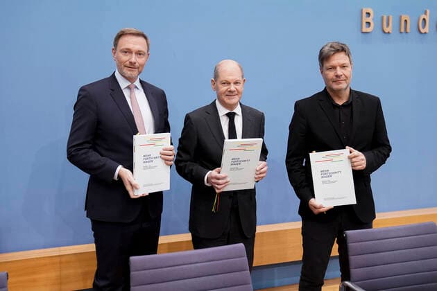 Federal Press Conference More progress dare After the signing of the coalition agreement Current,07 12 2021,Berlin,Olaf Scholz the future Chancellor of the Federal Republic of Germany SPD together with Robert Habeck