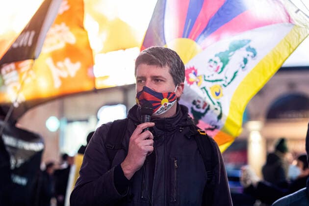 December 10, 2021, London, United Kingdom: Andrea Venzon, Co-founder of Atlas Movement, seen emceeing during the protest..In celebration of the Human Rights Day (10th Dec), various anti-Chinese Communist Party (anti-CCP) groups in London rallied at Piccadilly Circus, later marching off to 10 Downing Street. Following a violent brawl in Chinatown on 27th November, in which Hong Kongers were injured. Hong Kongers, Tibetans and Uyghurs came together to expose the CCP s attempts to oppress dissenting voices. The rally majorly demanded the Western world to boycott the 2022 Beijing Winter Olympic games. London United Kingdom - ZUMAs197 20211210_zaa_s197_185 Copyright: xBelindaxJiaox