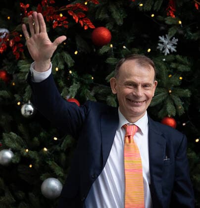 December 19, 2021, London, United Kingdom: Andrew Marr gestures to the media at BBC Broadcasting House after filming the final episode of the Andrew Marr Show in London..Marr is leaving the BBC after 20 years and his Sunday morning interview programme will be temporarily taken over by Sophie Raworth from 9th January. London United Kingdom - ZUMAs197 20211219_zaa_s197_295 Copyright: xTejasxSandhux