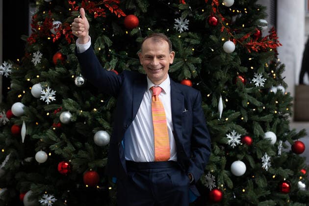 December 19, 2021, London, United Kingdom: Andrew Marr gestures to the media at BBC Broadcasting House after filming the final episode of the Andrew Marr Show in London..Marr is leaving the BBC after 20 years and his Sunday morning interview programme will be temporarily taken over by Sophie Raworth from 9th January. London United Kingdom - ZUMAs197 20211219_zaa_s197_298 Copyright: xTejasxSandhux