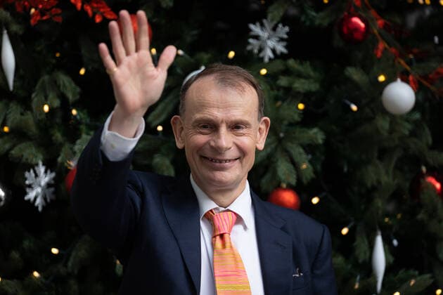 December 19, 2021, London, United Kingdom: Andrew Marr gestures to the media at BBC Broadcasting House after filming the final episode of the Andrew Marr Show in London..Marr is leaving the BBC after 20 years and his Sunday morning interview programme will be temporarily taken over by Sophie Raworth from 9th January. London United Kingdom - ZUMAs197 20211219_zaa_s197_303 Copyright: xTejasxSandhux