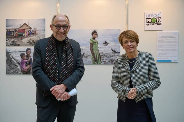 Unicef patron Elke Buedenbender and Peter Matthias Gaede, Unicef Executive Board, in front of the Unicef Photo of the Year 2021 in the exhibition at the Haus der Bundespressekonferenz in Berlin Photo taken 21 12 Copyright: epd-bild ChristianxDitsch EDITORIAL USE ONLY