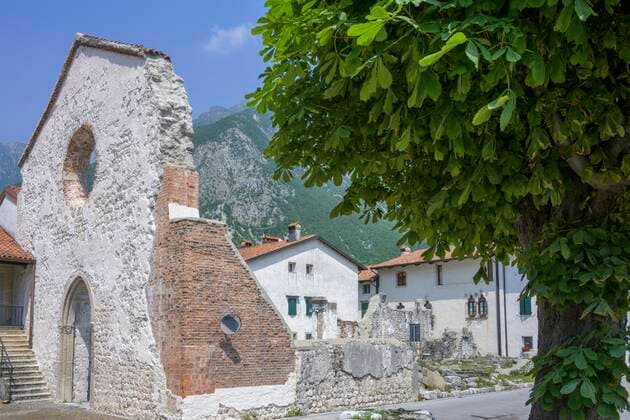 Ruins of the church that collapsed in the 1976 earthquake, Venzone, Province of Udine, Italy, Europe Copyright: imageBROKER ChristianxHandl ibxhan07195177.jpg