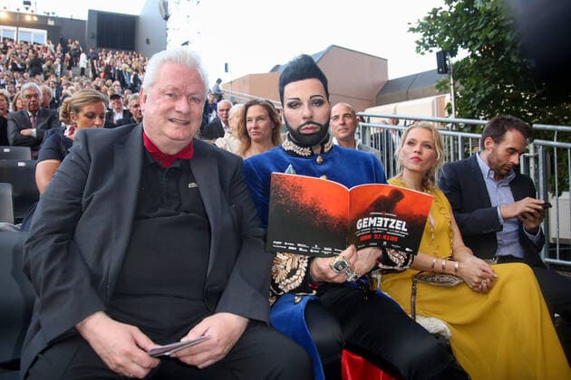 Nibelungen Festival 2015 Carnage by Albert Ostermaier Designer Harald Glööckler with his husband Dieter Schroth at the premiere of the Nibelungen Festival Carnage in front of the Kaiserdom Worms on 31 07 2015 Worms Kaiserdom Rhineland Palatinate