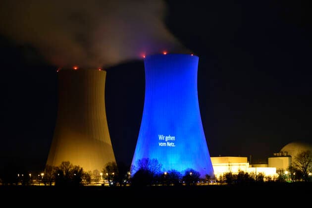 The nuclear power plant festlicht zum Abschied iluminiert vor der finalen Netzabschaltung zum 31 Dezember 2021 Grohnde, 17 12 2021 Foto:xD.xErasmusx xFuturexImage