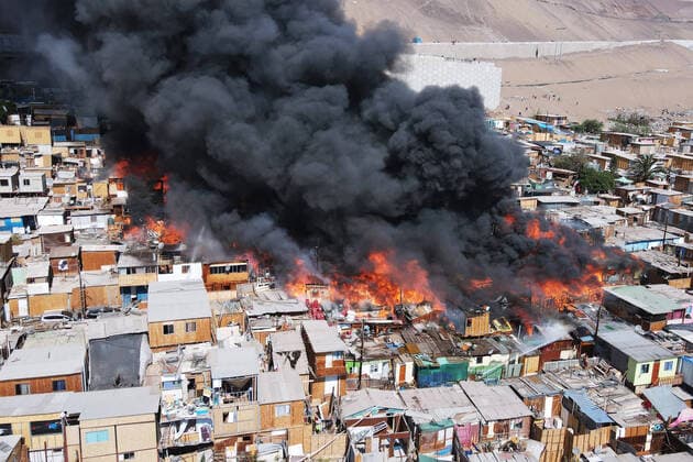 Iquique, January 10, 2022 A large fire breaks out in the Tomas de Laguna Verde in Iquique Alex Diaz Aton Chile, Iquique Chile Aton 574475  Copyright: ALEXxDIAZ ATONxCHILE