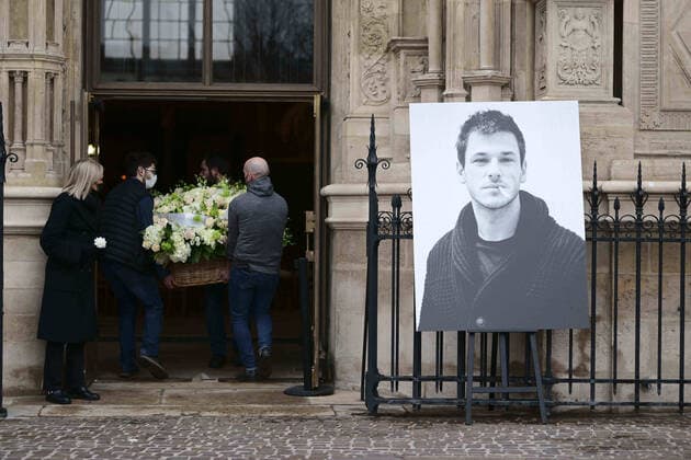 Bilder des Jahres 2022, Entertainment 01 Januar Entertainment Themen der Woche KW04 Entertainment Bilder des Tages Portrait de Gaspard Ulliel devant l eglise NEWS : Obseques de Gaspard Ulliel - Paris - 27 01 2022 JBAutissier Panoramic 