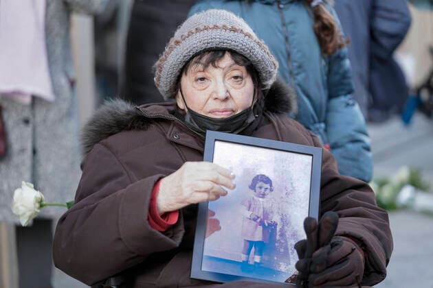 Stolpersteine Inge Auerbacher commemorates together with the President of the Bundestag Ruth Nelly Abrahams and her family Aktuell, 28 01 2022, Inge Auerbacher visits together with the President of the Bundestag to commemorate Ruth Nelly Abrahams and her family their S