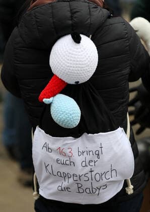 Erfurt large demonstration against the vaccination obligation 29 01 2022, Erfurt, Thuringia State Chancellery, large demonstration under the slogan Together against the vaccination obligation among other things demonstrates the care personnel against the vaccination obligation for care forces decided for 15 03 2022 in the picture midwife with stork on