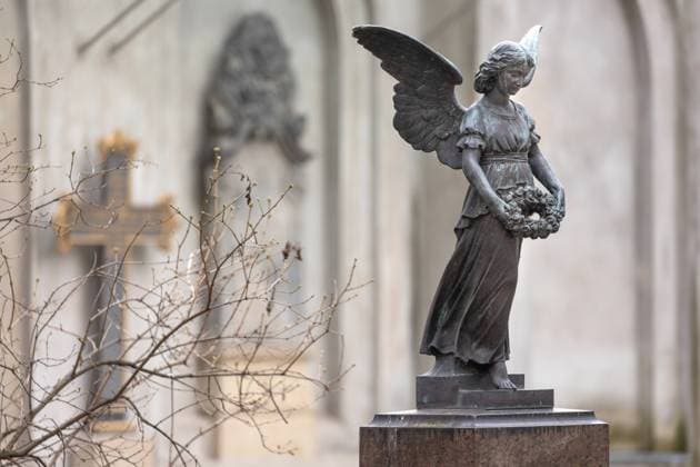 Sculpture of an angel on the Parochial Churchyard in Berlin 15 02 2022, Berlin, GER Sculpture of an angel on the Parochial Churchyard in Berlin , Berlin Berlin Germany, DEU Angel, Cemetery