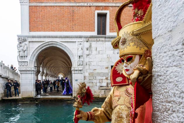 Carnival in Venice 2022 Venice, Italy 19 February 2022 Despite the ongoing Corona pandemic, the Carnival in Venice attracts many people in colorful costumes and tourists