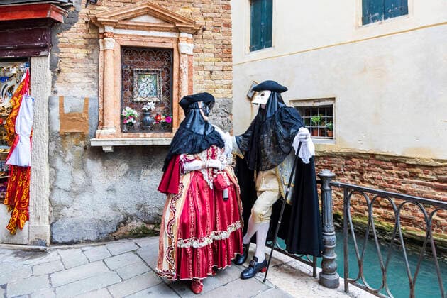 Carnival in Venice 2022 Venice, Italy 19 February 2022 Despite the ongoing Corona pandemic, the Carnival in Venice attracts many people in colorful costumes and tourists