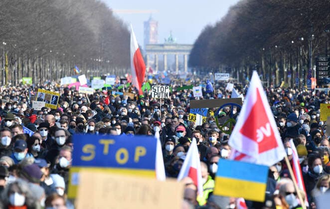 Several thousand people have demonstrated on Sunday 27 02 2022 in Berlin against the Russian invasion of Ukraine and for peace in Europe Called by a broad alliance of peace , environmental and aid organizations as well as unions and churches See epd message from 27 02 2022 Thousands at the peace demonstration in Berlin Copyright: epd-bild ChristianxDitsch EDITORIAL USE ONLY