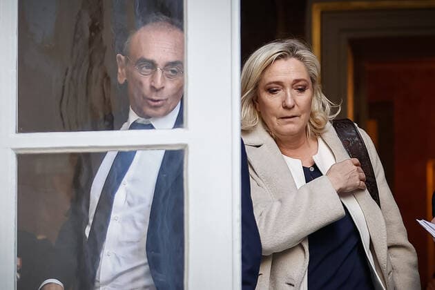 Eric Zemmour et Marine Le Pen, candidats a l election presidentielle, sortent d un entretien a Matignon avec le Premier Ministre NEWS : Entretien avec les candidats declares a l election presidentielle a Matignon - 28 02 2022 AurelienMorissard Panoramic 