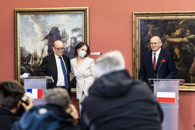 L R Jean Yves Le Drian, Minister of Foreign Affairs of France, Annalena Baerbock Buendnis 90 Die Gruenen , German Foreign Minister, and Zbigniew Rau, Minister of Foreign Affairs of Poland, recorded during a press conference at the meeting of the Weimar Triangle in Lodz, 01 03 2022 The Weimar Triangle is the meeting of Germany, France and Poland for political Copyright: xFlorianxGaertnerx