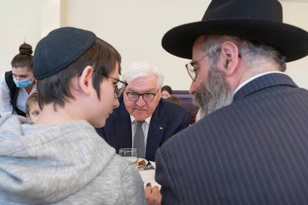 Meeting of the Federal President Frank Walter Steinmeier with children of the Jewish community of Odessa who fled Ukraine and their companions at the Chabad Jewish Education Center Berlin Meeting of the Federal President Frank Walter Steinmeier with children o