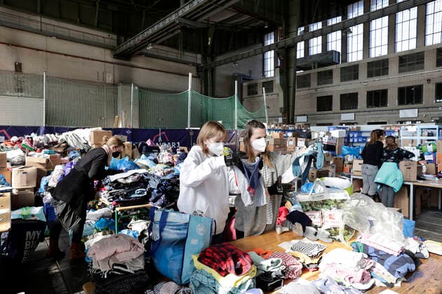 Receiving center for the campaign Donation Bridge Ukraine Since today, the central logistics center for donations in Hangar 1 of Tempelhof Airport officially starts its work Volunteers sort the incoming donations in kind to then make them available to the people who have fled Ukraine Donations in kind are also transported to Ukr