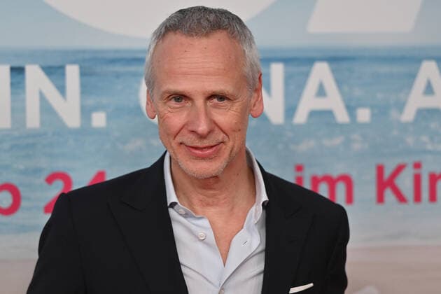 Fred KOGEL, single picture, cut single motive, Portraet, portrait, portrait world premiere JGA Jasmin, Gina, Anna on 09 03 2022 in the Mathaeser cinema in Munich