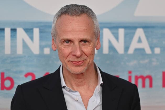 Fred KOGEL, single picture, cut single motive, Portraet, portrait, portrait world premiere JGA Jasmin, Gina, Anna on 09 03 2022 in the Mathaeser cinema in Munich
