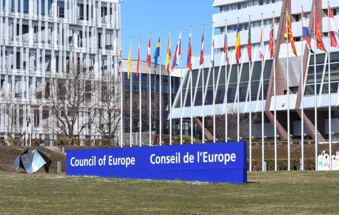 Council of Europe iin Strasbourg Strasbourg , After the Russian attack on Ukraine, the Council of Europe has stripped Russia of its rights of representation in the organization of states Ð both in the representation of heads of government, the Committee of Ministers, and in the Parliamentary Assembly