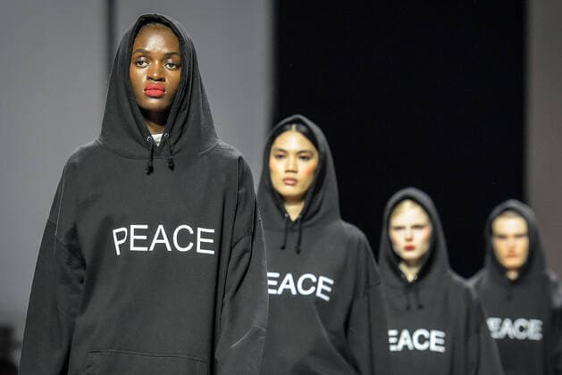 15 03 2022 xlakx,Entertainment Berlin Fashion Week 2022, Show Kilian Kerner emspor,v l Models after the show on the catwalk with a sweatshirt with inscription Peace Berlin