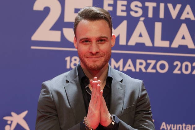 Bilder des Jahres 2022, Entertainment 03 März Entertainment Themen der Woche KW11 Entertainment Bilder des Tages March 18, 2022: March 18, 2022 (Malaga) The Malaga Film Festival has opened its doors this Friday with an inaugural red carpet that has brought together some of the best known artists in our country and also internationally. Turkish actor Kerem Bo¼rsin, protagonist of Love is in the air, has been one of the attendees and has taken an impressive mass bath, causing a real madness among fans located on the other side of the fence. Fans of the series, of all ages, asked him to kiss, take pictures or sign some of the memories they had taken. An occasion in which the performer, who gives life to Serkan in the fiction that aired his last episode in September, has seen his success in Spain. - ZUMAc161 20220318_zap_c161_004 Copyright: xLorenzoxCarnerox