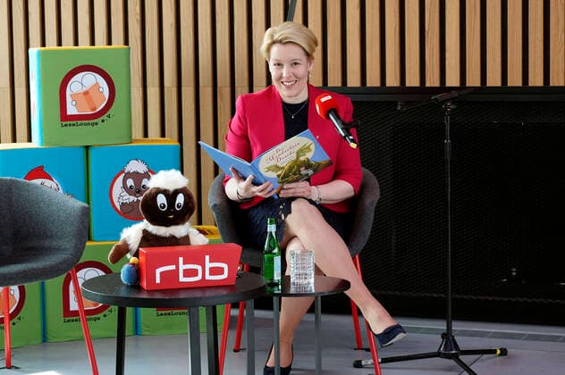 Franziska Giffey at the press conference for the reading aloud world record attempt of the LeseLounge e V , supported by rbb media and the citizen donation Berlin in the rbb roof lounge Berlin, 02 04 2022 Foto:xT.xBartillax xFuturexImage